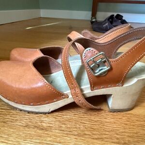 Elegant Tan Leather Clogs with Strap Detail